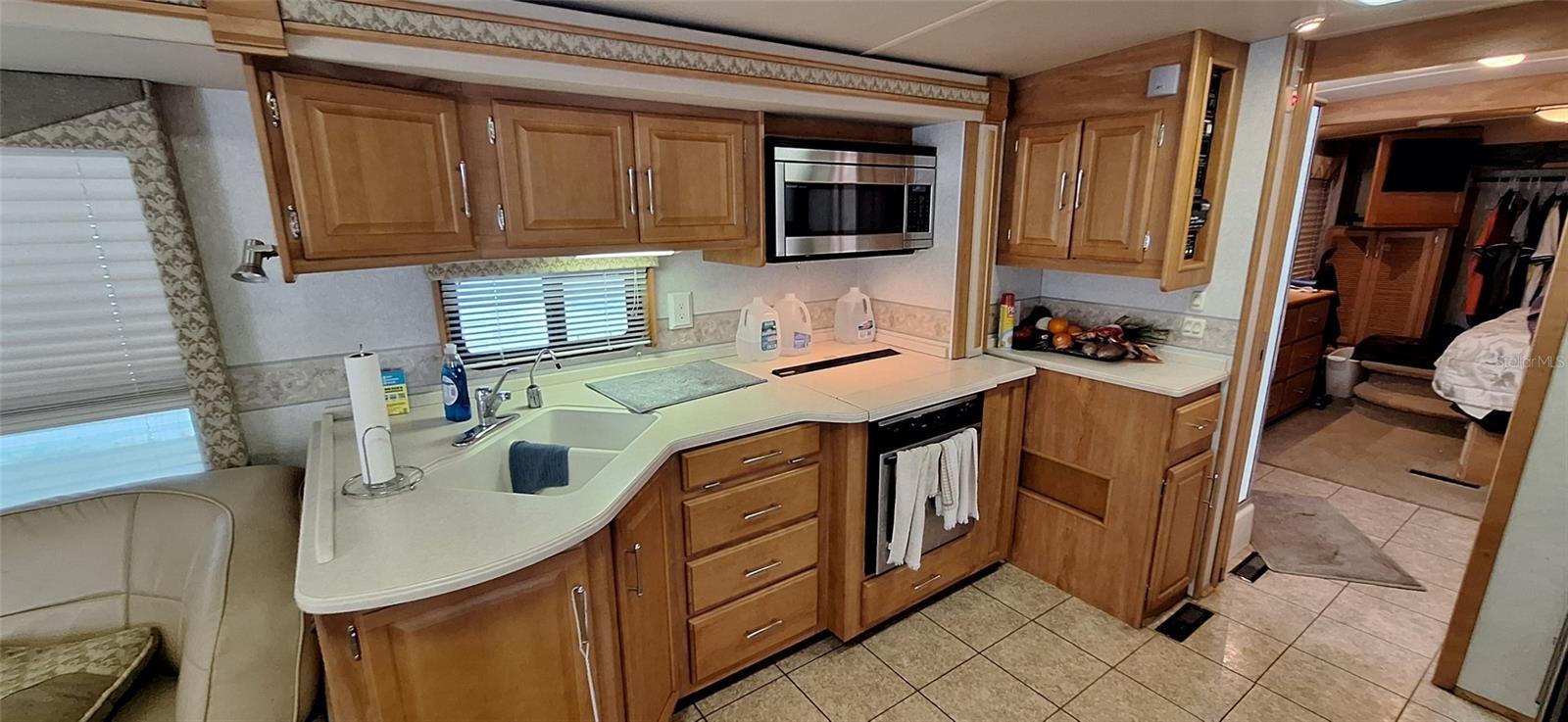 Image 7 of 18 For 7018 Fairview Village Circle