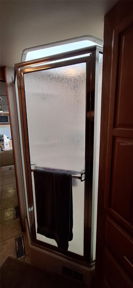 Image 9 of 18 For 7018 Fairview Village Circle