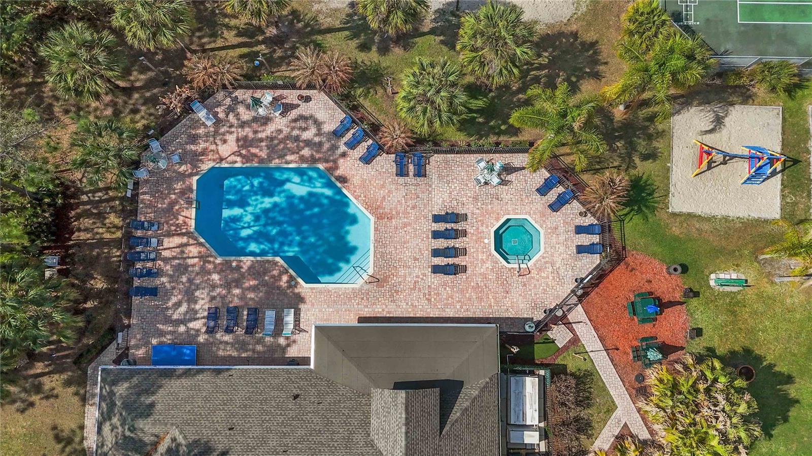 Image 32 of 33 For 2040 Royal Bay Boulevard 30