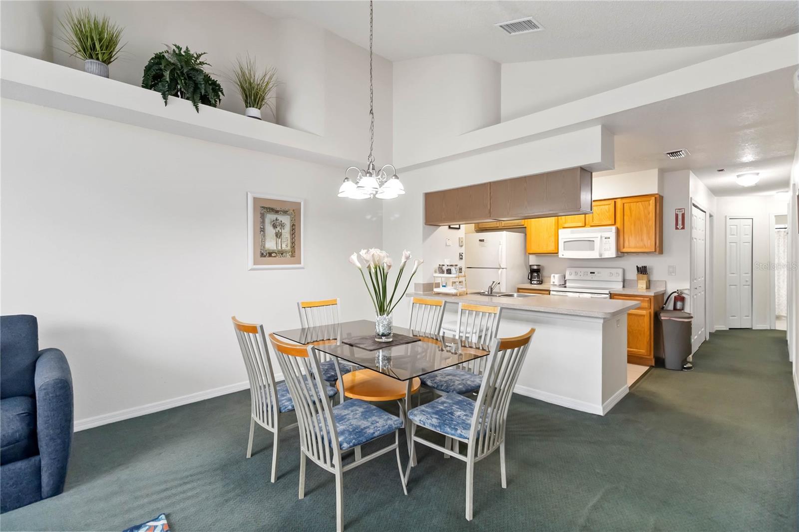 Image 9 of 33 For 2040 Royal Bay Boulevard 30