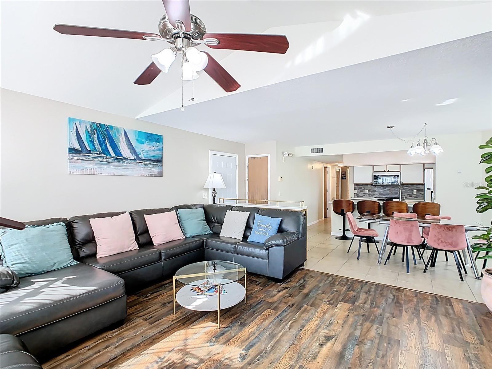 Image 4 of 36 For 8704 Knightsbridge Court B