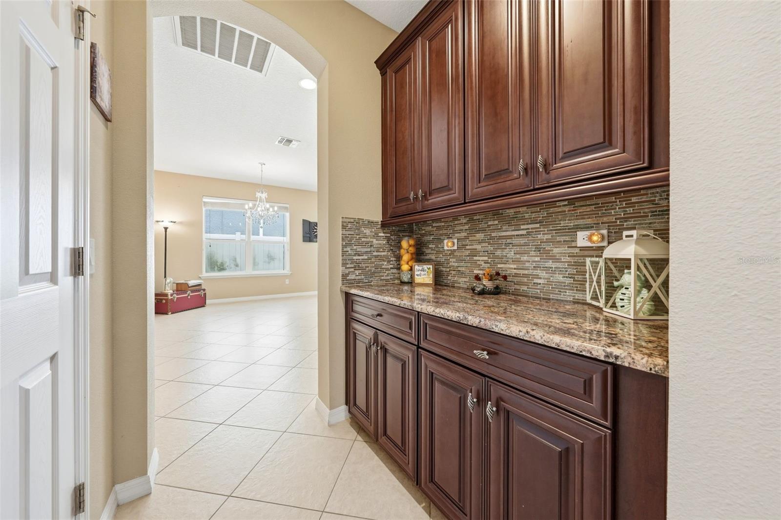 Listing photo id 9 for 979 Counts Crest Circle