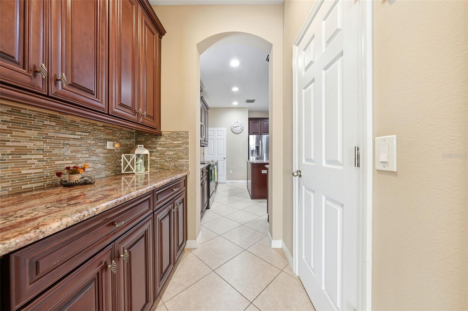 Listing photo id 10 for 979 Counts Crest Circle