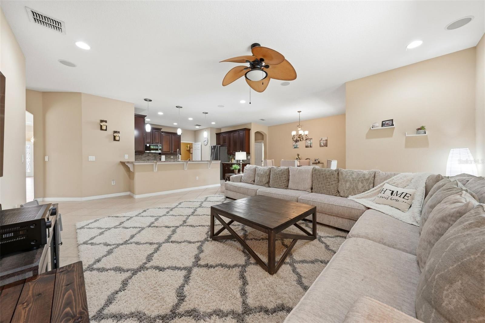 Listing photo id 14 for 979 Counts Crest Circle