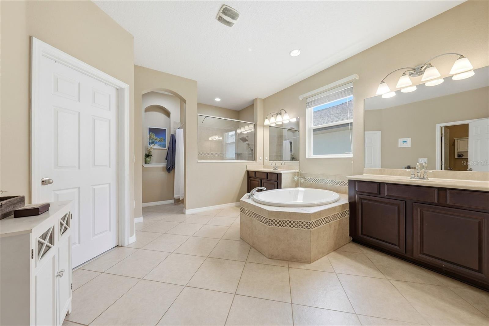 Listing photo id 25 for 979 Counts Crest Circle