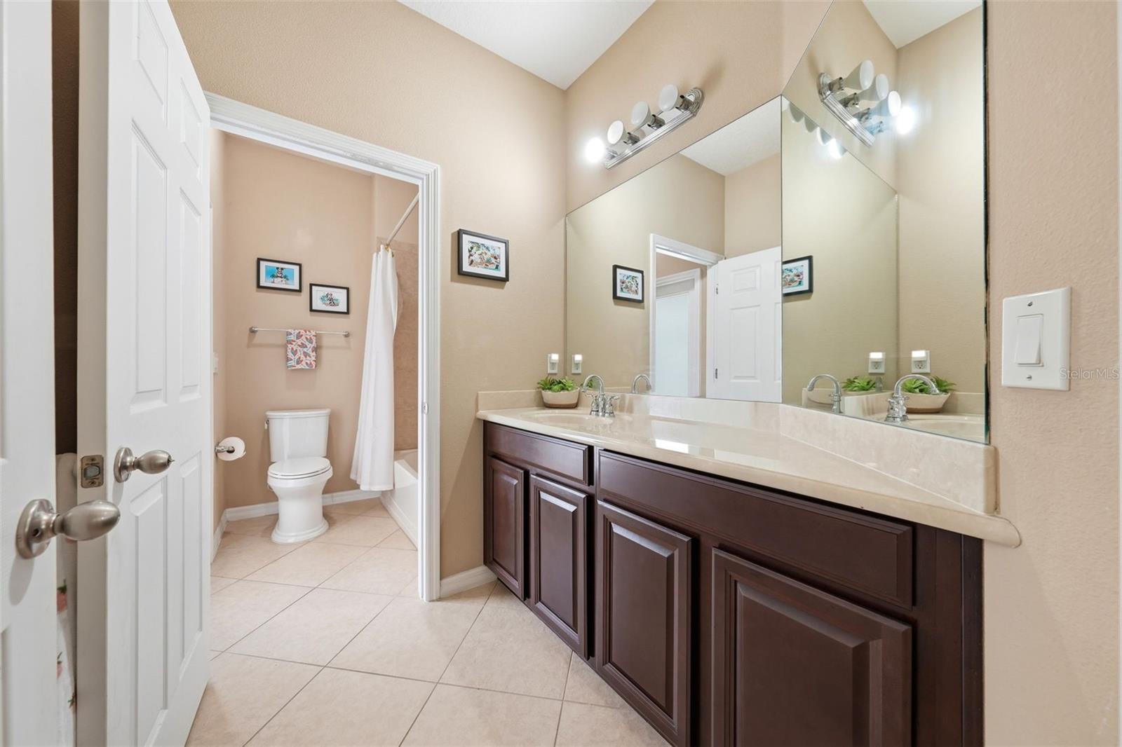 Listing photo id 31 for 979 Counts Crest Circle