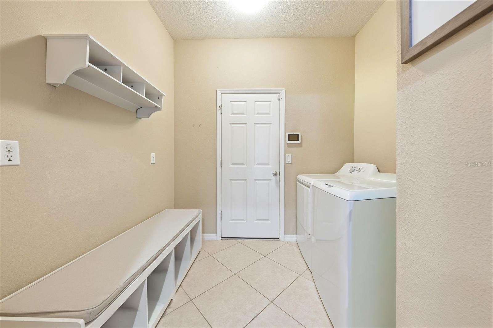 Listing photo id 42 for 979 Counts Crest Circle