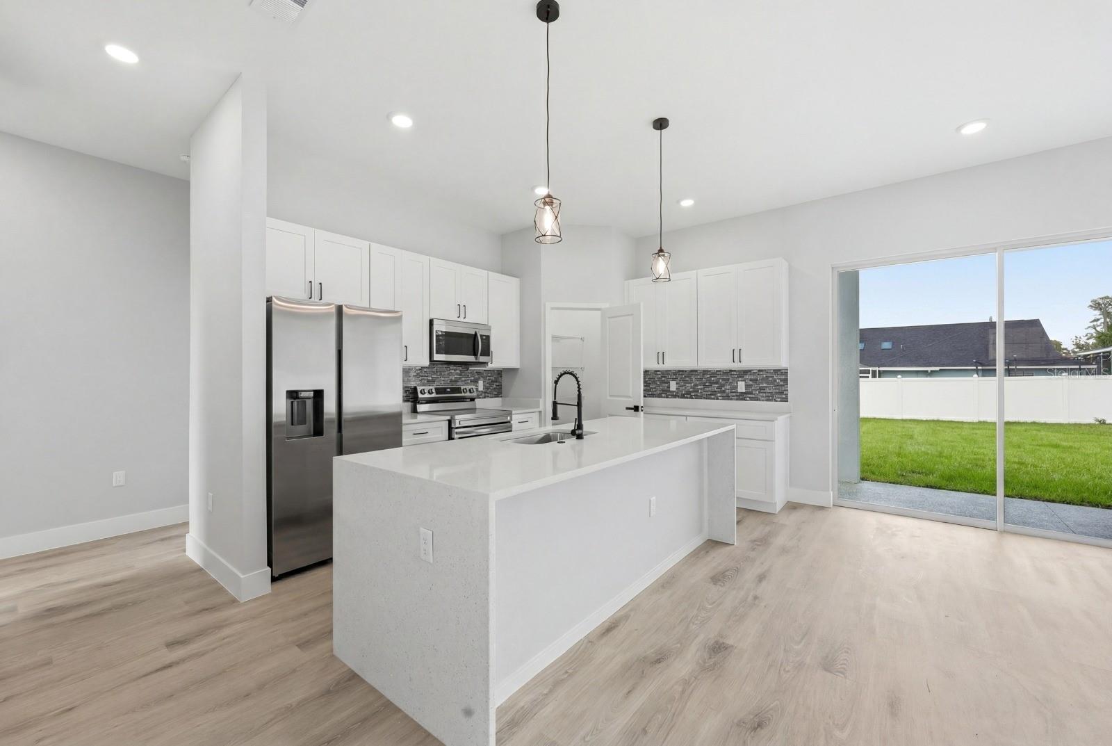Image 10 of 43 For 4487 152 Street