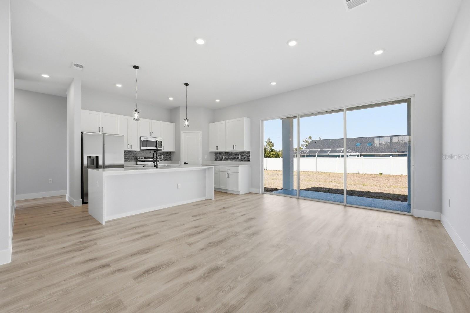 Image 11 of 43 For 4487 152 Street