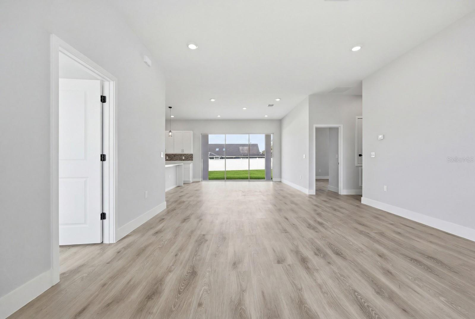 Image 12 of 43 For 4487 152 Street