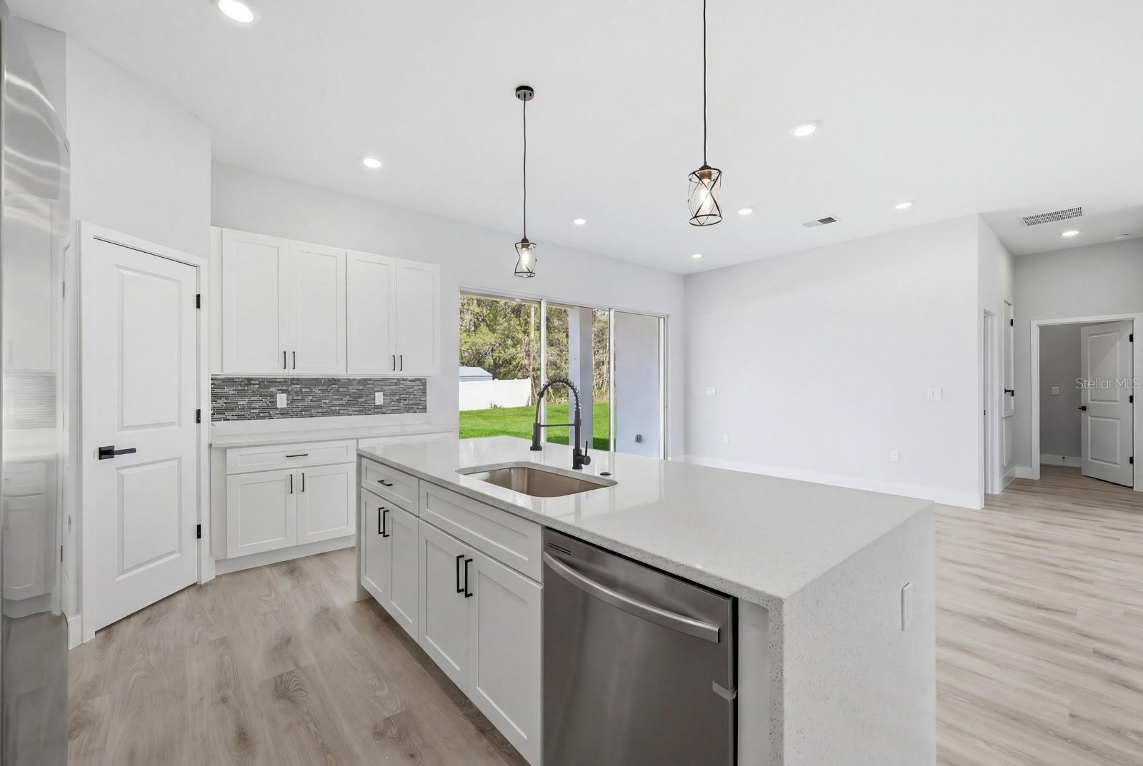 Image 18 of 43 For 4487 152 Street