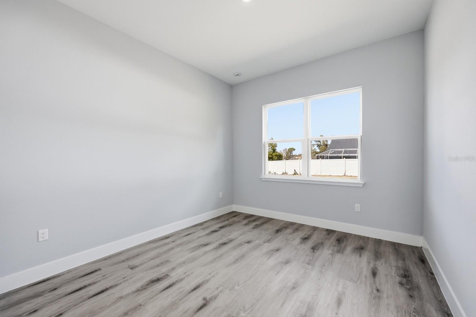 Image 33 of 43 For 4487 152 Street