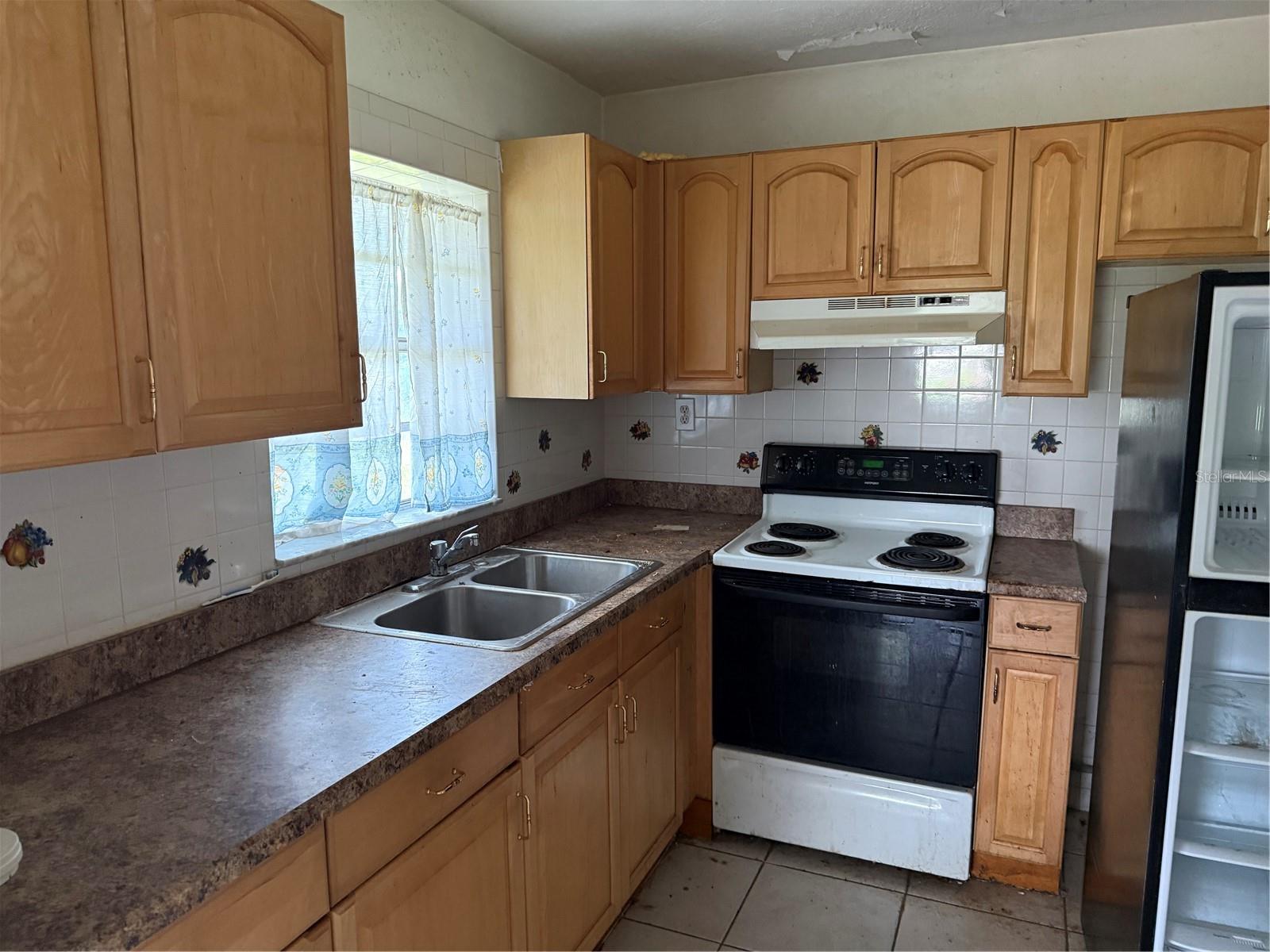 Image 2 of 8 For 928 Fairbanks Avenue