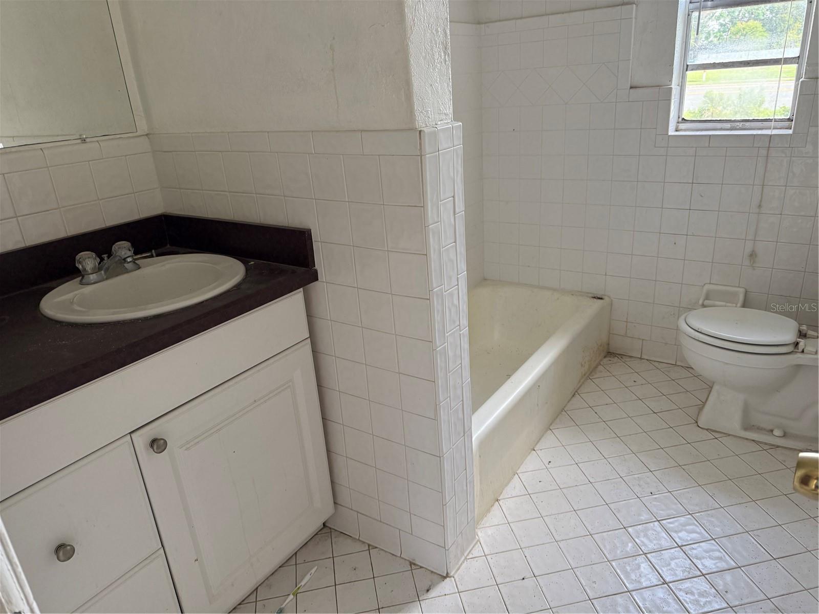 Image 5 of 8 For 928 Fairbanks Avenue