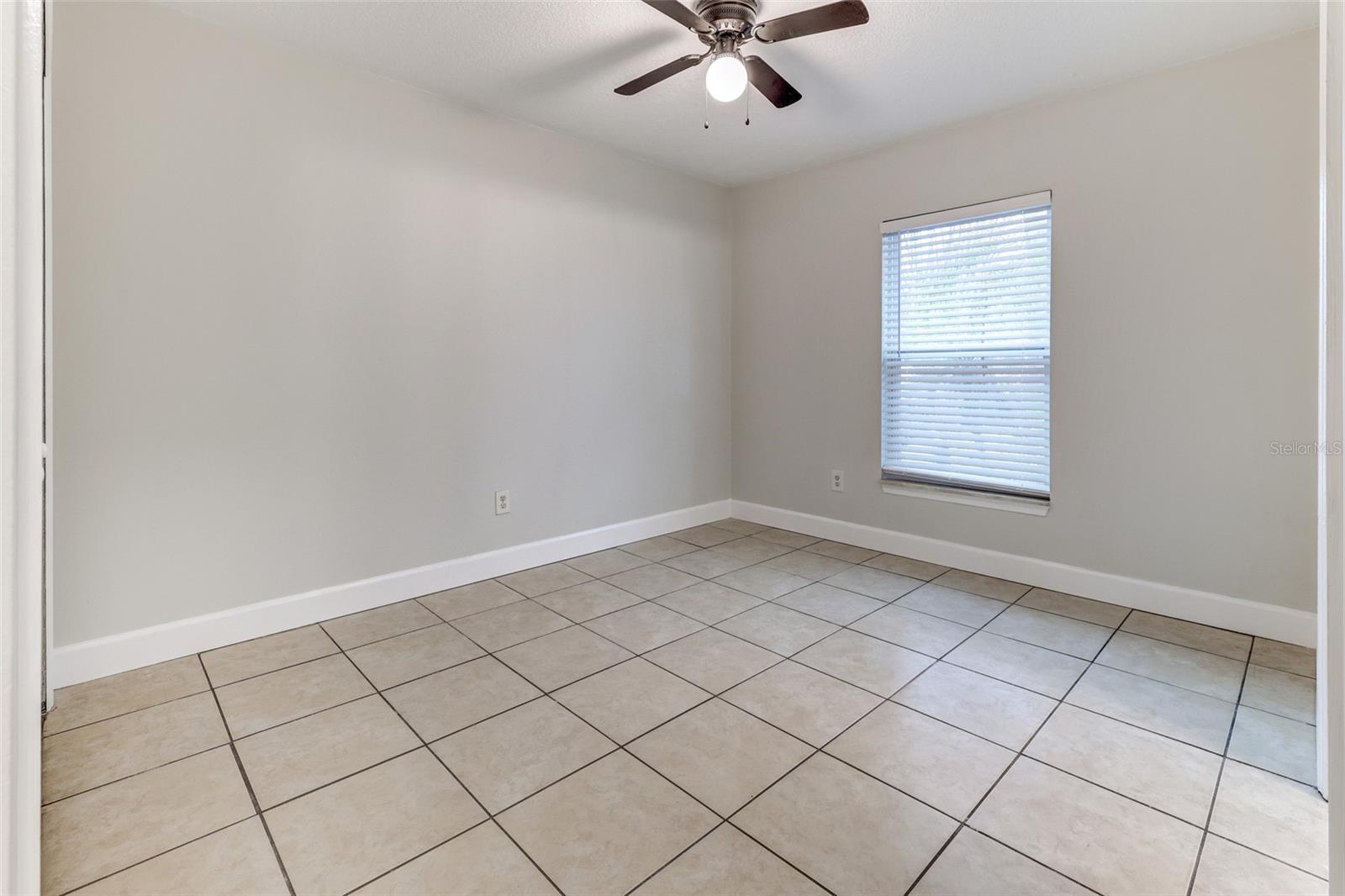 Image 27 of 39 For 3651 Goldenrod Road D101