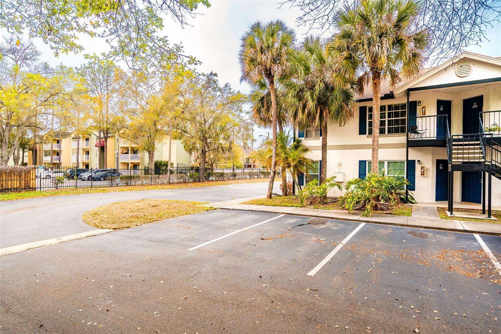 Image 32 of 39 For 3651 Goldenrod Road D101