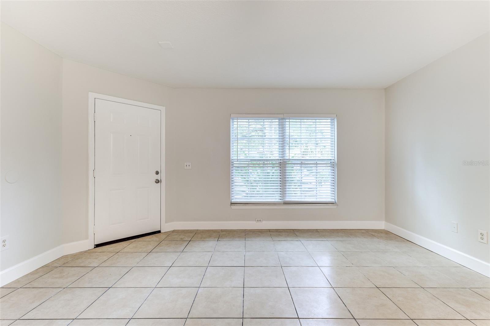 Image 5 of 39 For 3651 Goldenrod Road D101