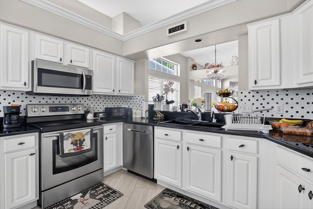 Image 9 of 31 For 8325 Foxworth Circle 22