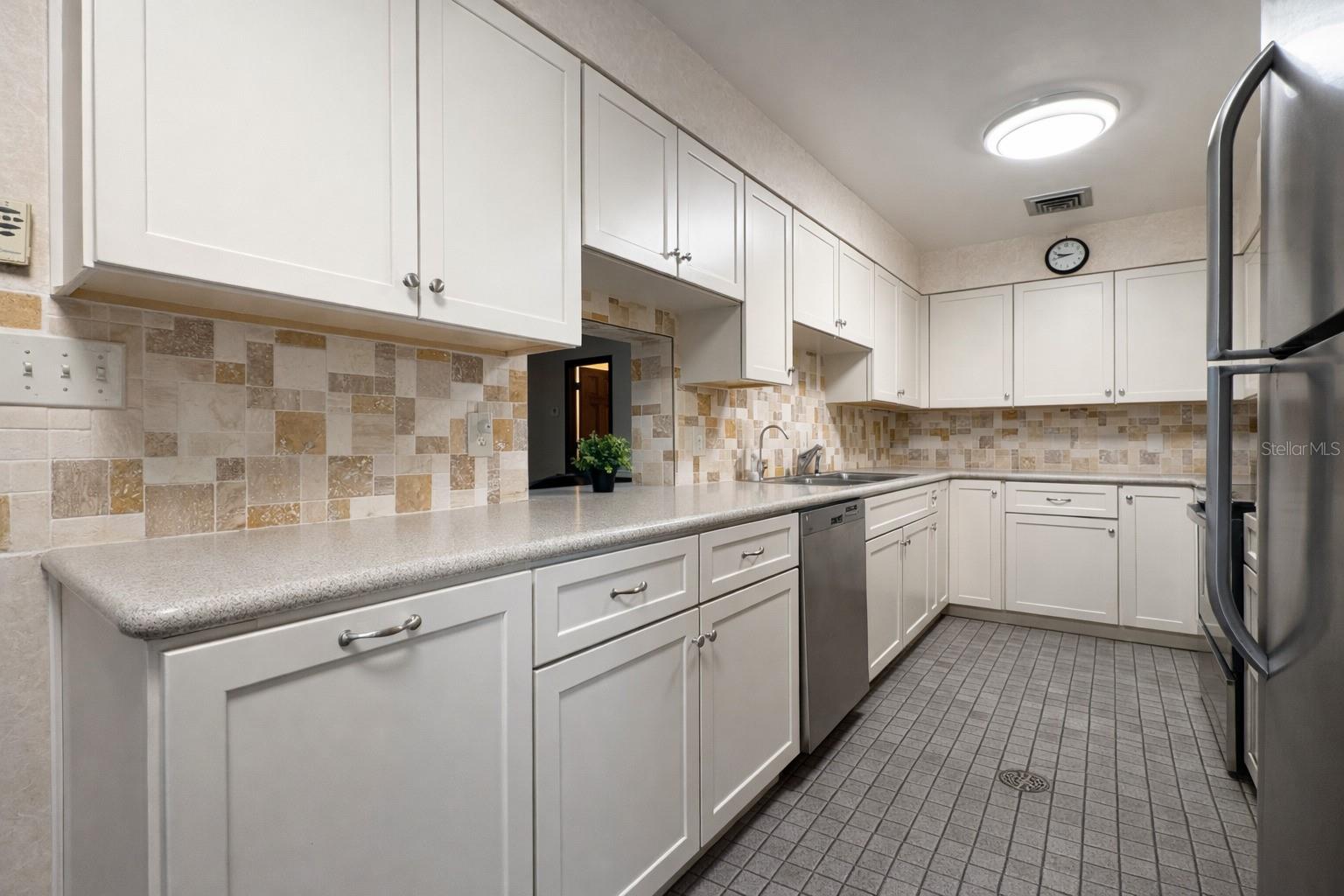 Image 10 of 37 For 6 Palm Way 