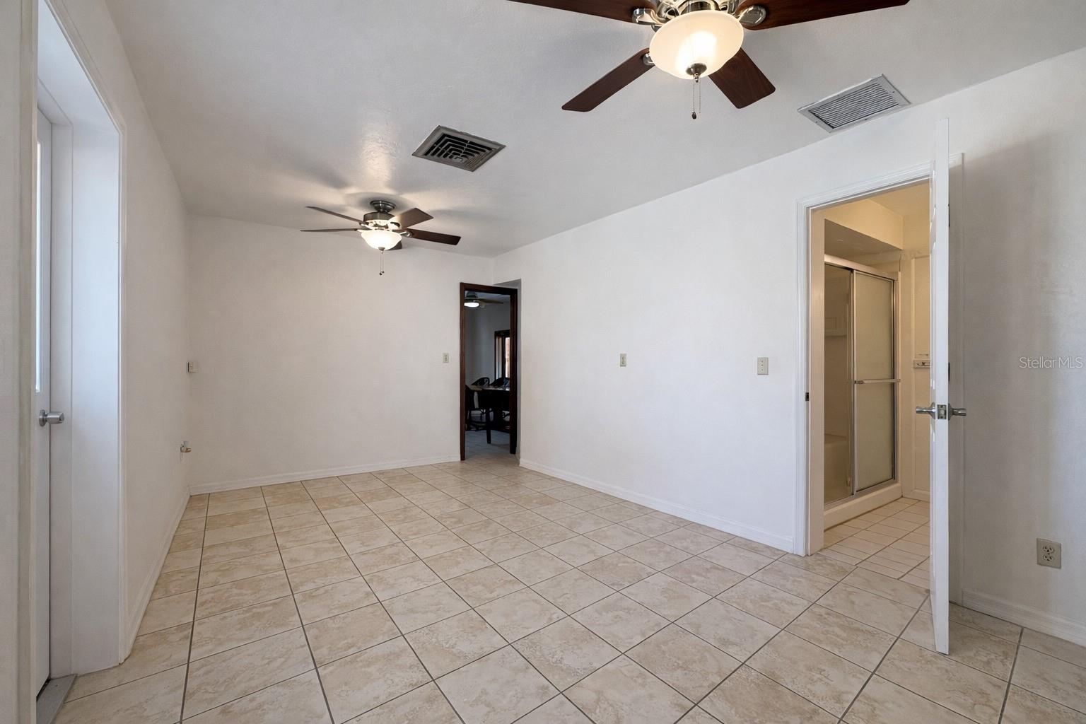 Image 14 of 37 For 6 Palm Way 