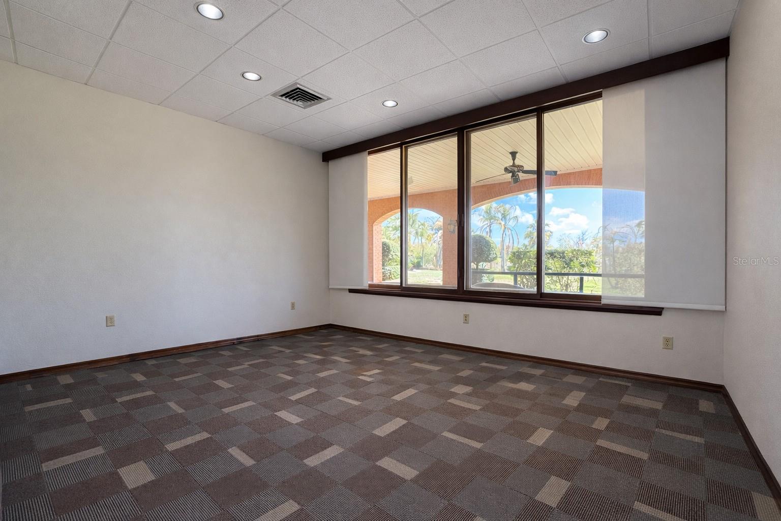 Image 17 of 37 For 6 Palm Way 