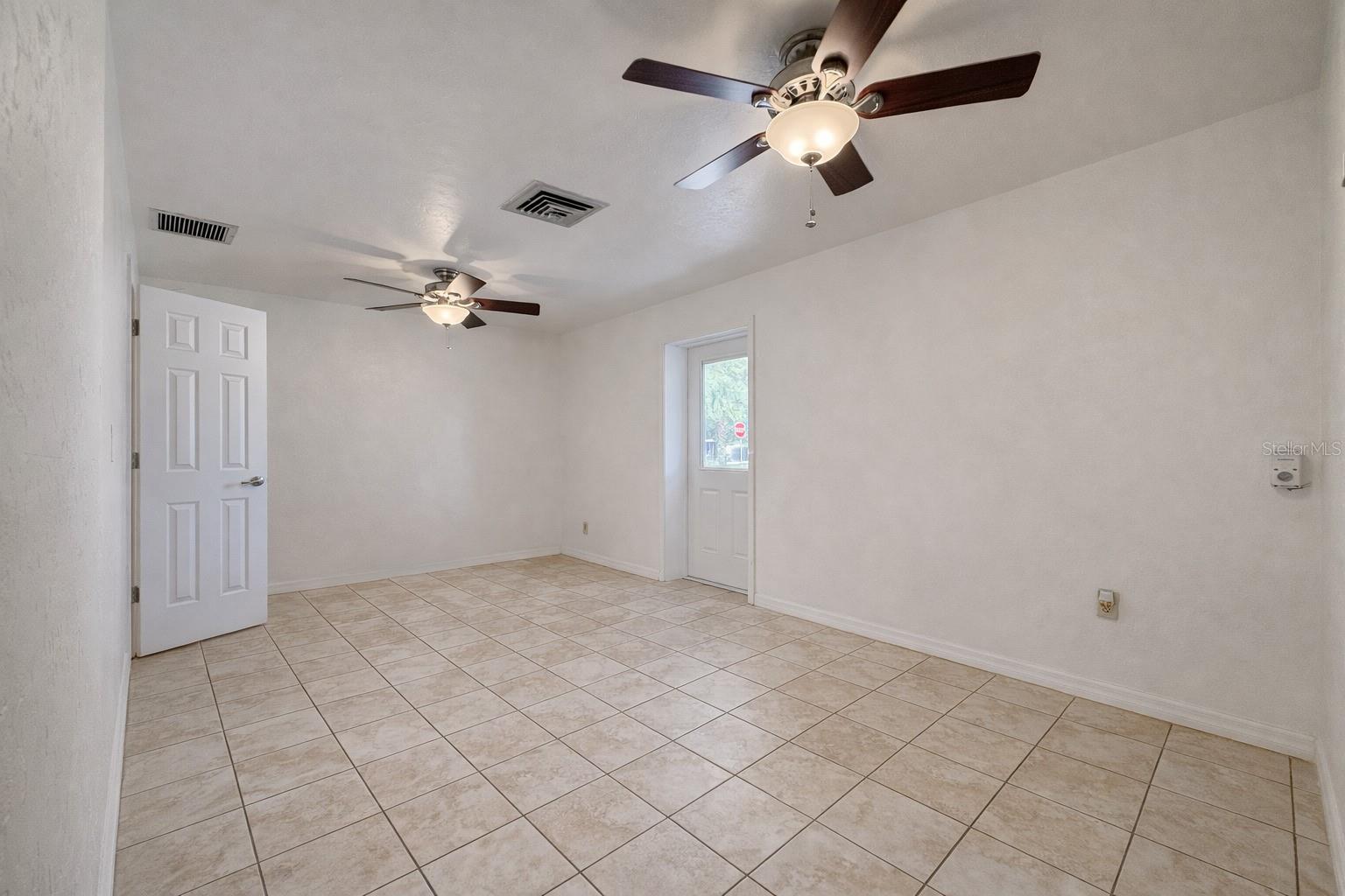 Image 18 of 37 For 6 Palm Way 