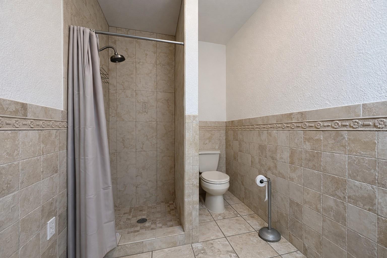 Image 24 of 37 For 6 Palm Way 