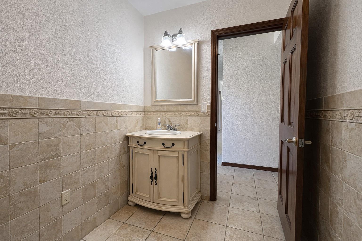 Image 26 of 37 For 6 Palm Way 