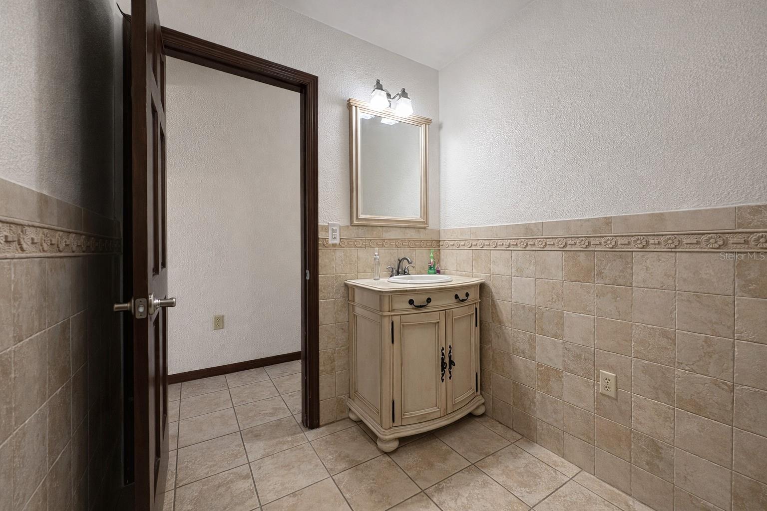 Image 27 of 37 For 6 Palm Way 