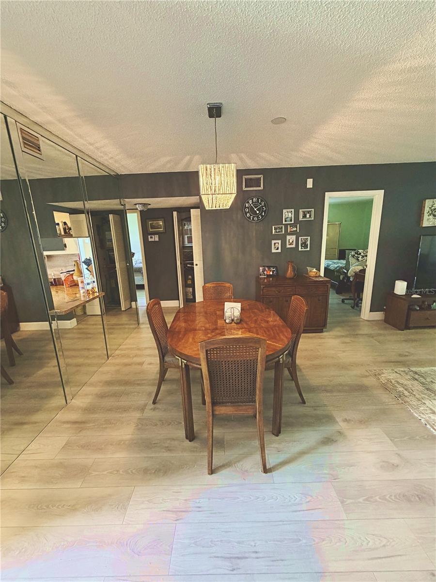 Image 11 of 34 For 140 Lake Meryl Drive 233