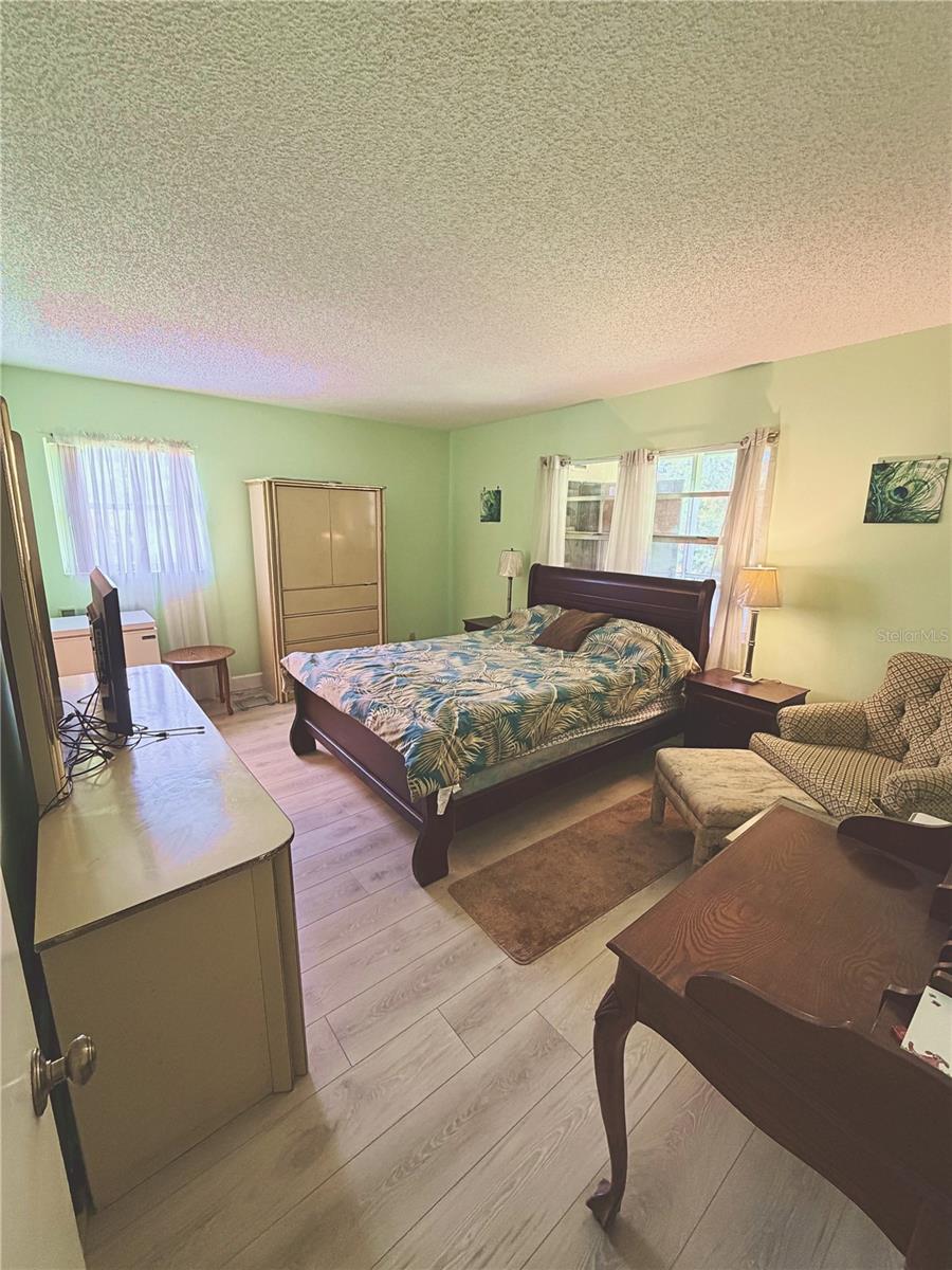 Image 14 of 34 For 140 Lake Meryl Drive 233