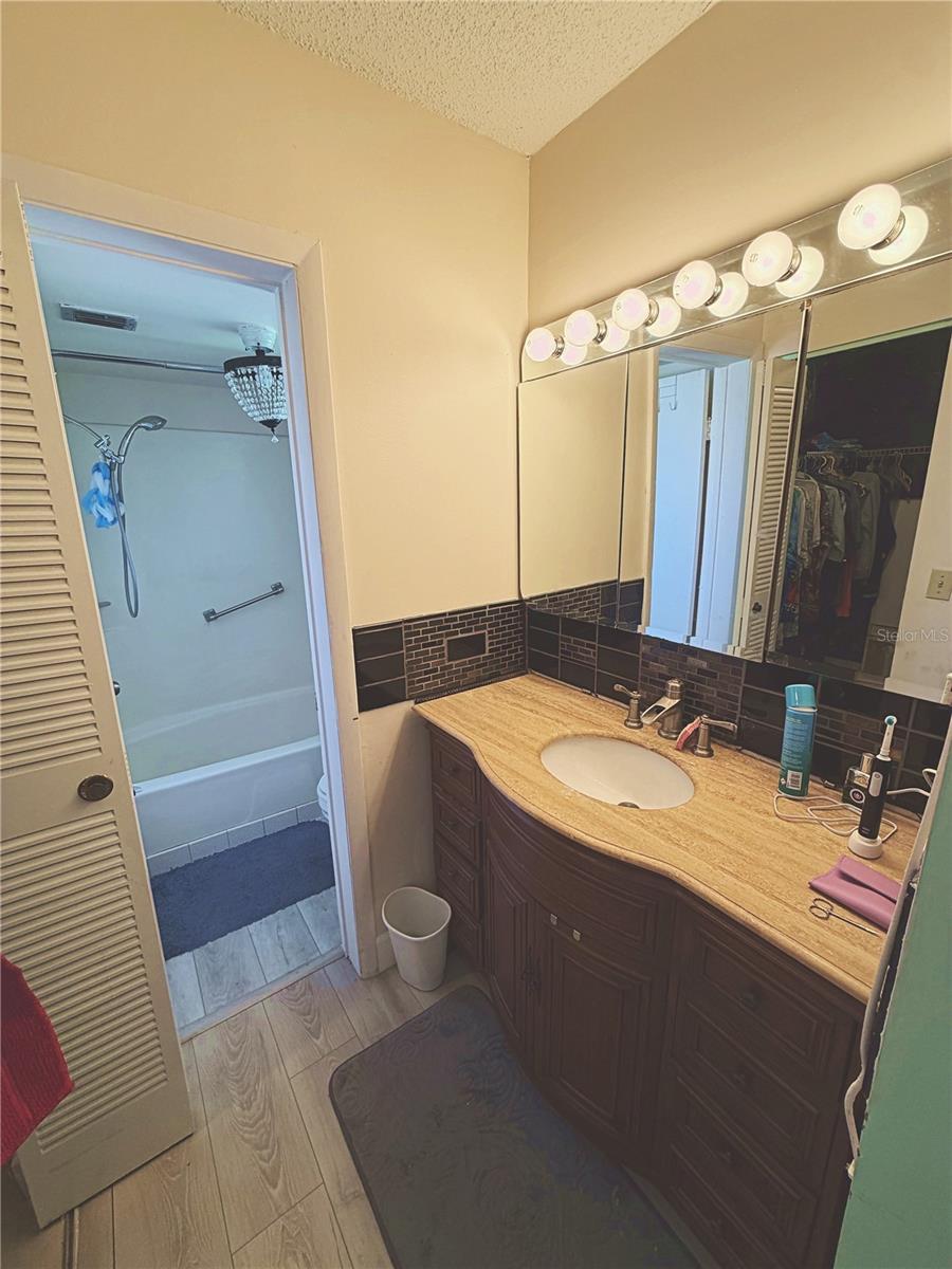 Image 16 of 34 For 140 Lake Meryl Drive 233