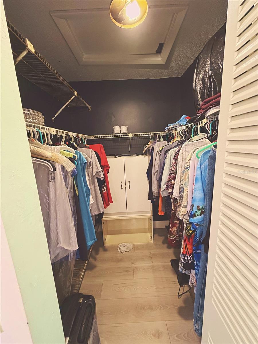 Image 17 of 34 For 140 Lake Meryl Drive 233