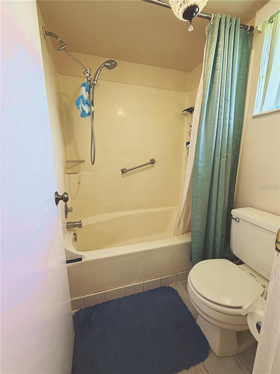 Image 18 of 34 For 140 Lake Meryl Drive 233