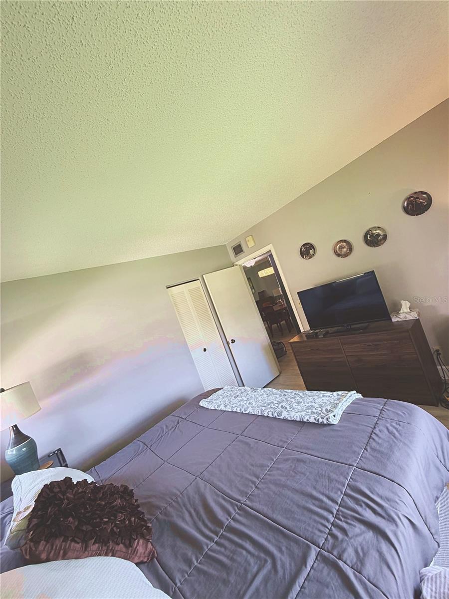 Image 26 of 34 For 140 Lake Meryl Drive 233