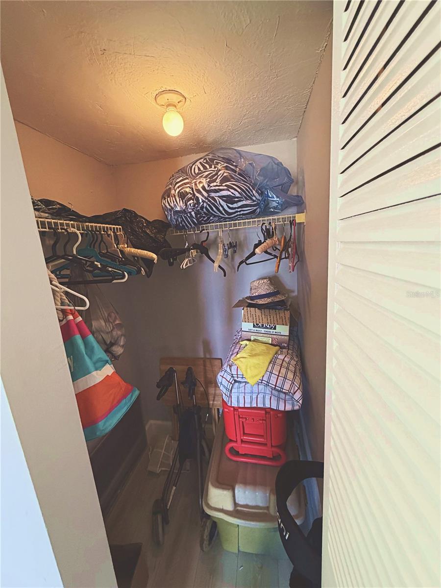 Image 27 of 34 For 140 Lake Meryl Drive 233