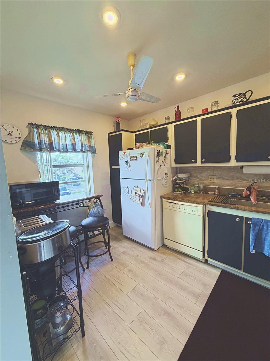 Image 31 of 34 For 140 Lake Meryl Drive 233