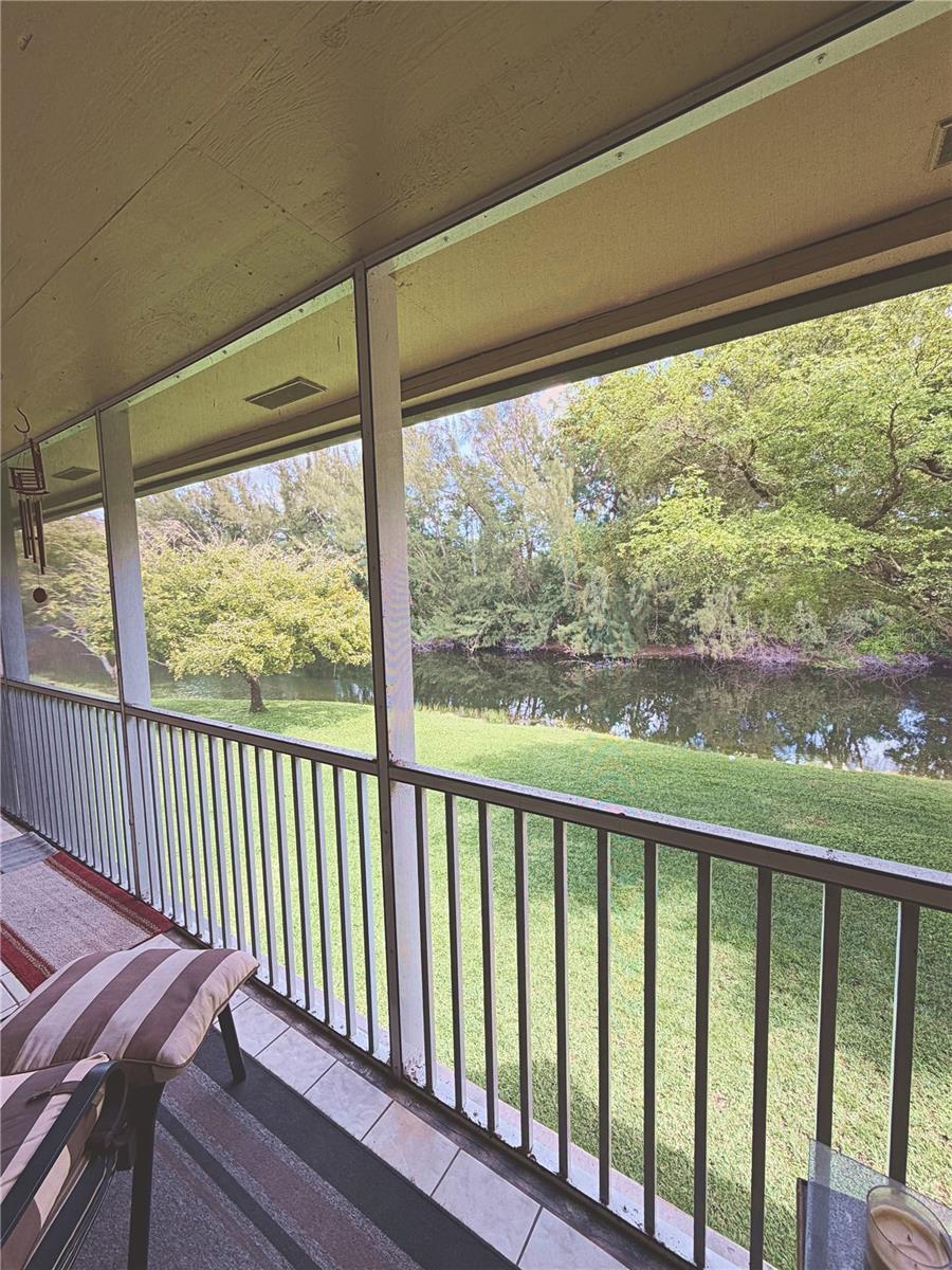 Image 8 of 34 For 140 Lake Meryl Drive 233