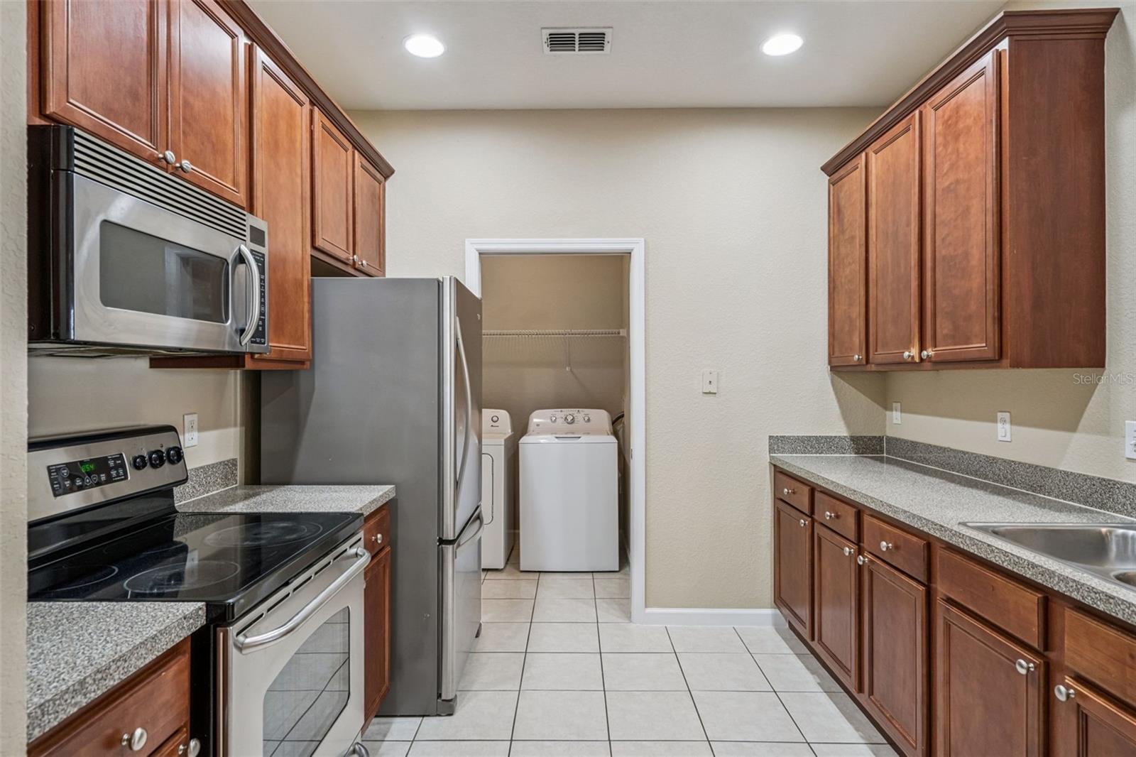 Image 20 of 58 For 3001 Laurel Park Lane 207