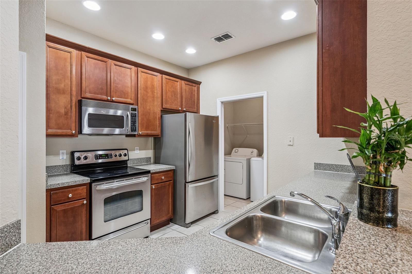 Image 21 of 58 For 3001 Laurel Park Lane 207