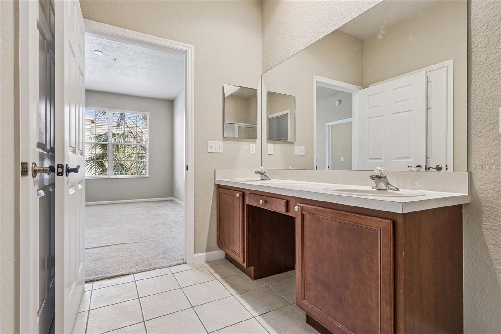 Image 26 of 58 For 3001 Laurel Park Lane 207