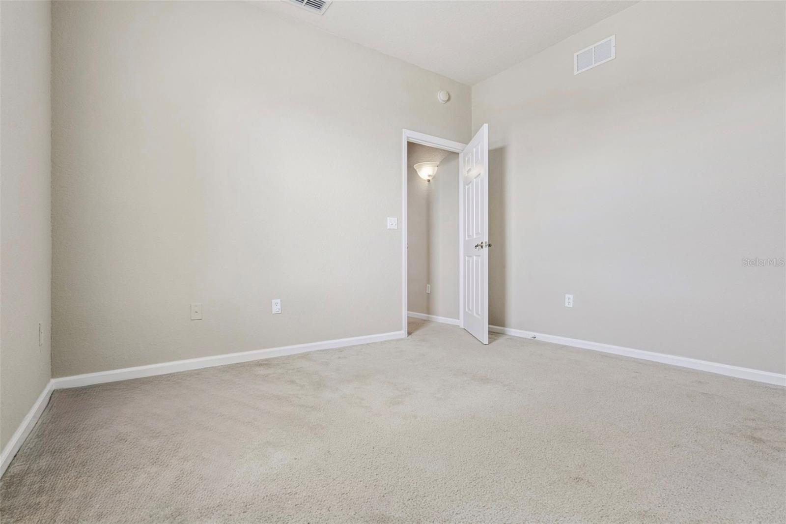 Image 35 of 58 For 3001 Laurel Park Lane 207