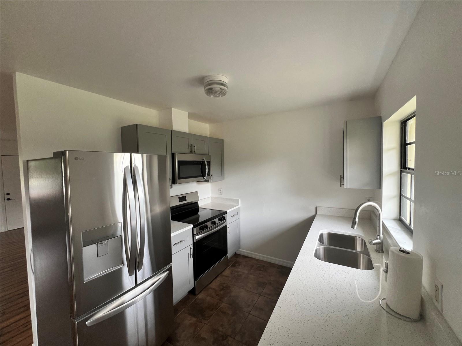 Image 12 of 17 For 3333 Valeview Drive