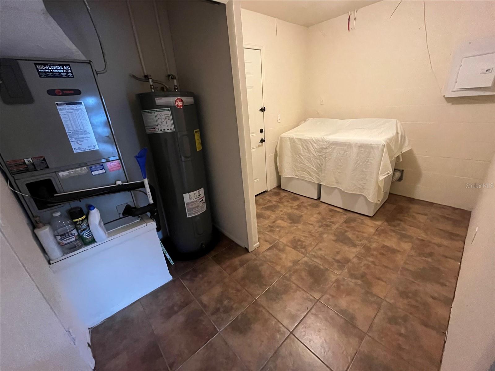 Image 16 of 17 For 3333 Valeview Drive