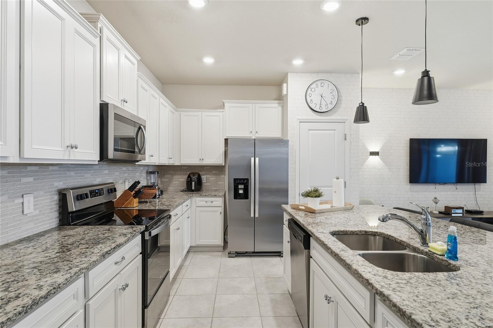 Image 2 of 26 For 236 Jetty Way