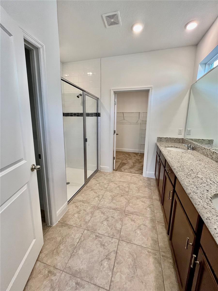 Image 17 of 23 For 14815 Milfoil Avenue