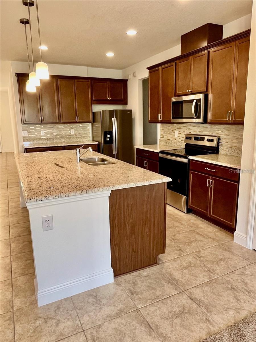 Image 4 of 23 For 14815 Milfoil Avenue