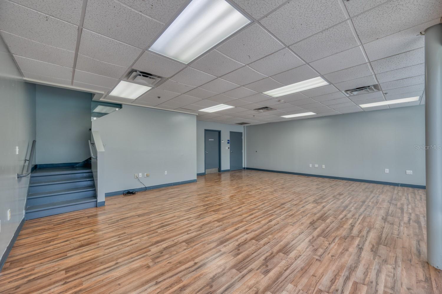 Image 5 of 13 For 7575 Kingspointe Parkway 5