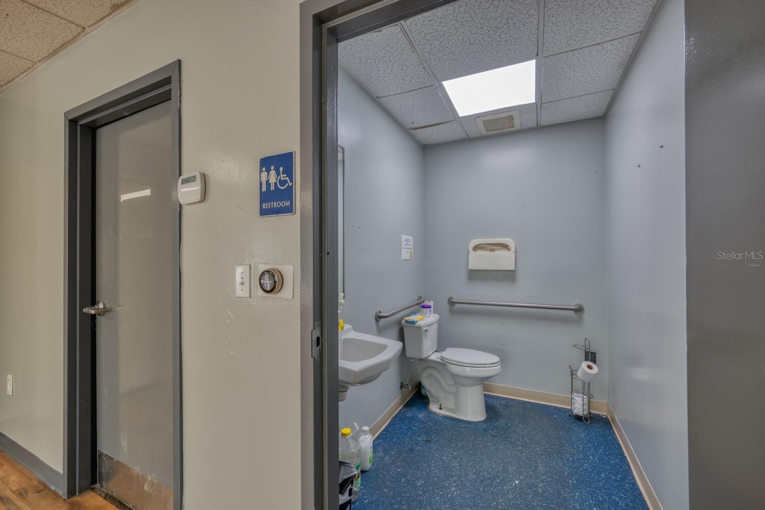 Image 6 of 13 For 7575 Kingspointe Parkway 5