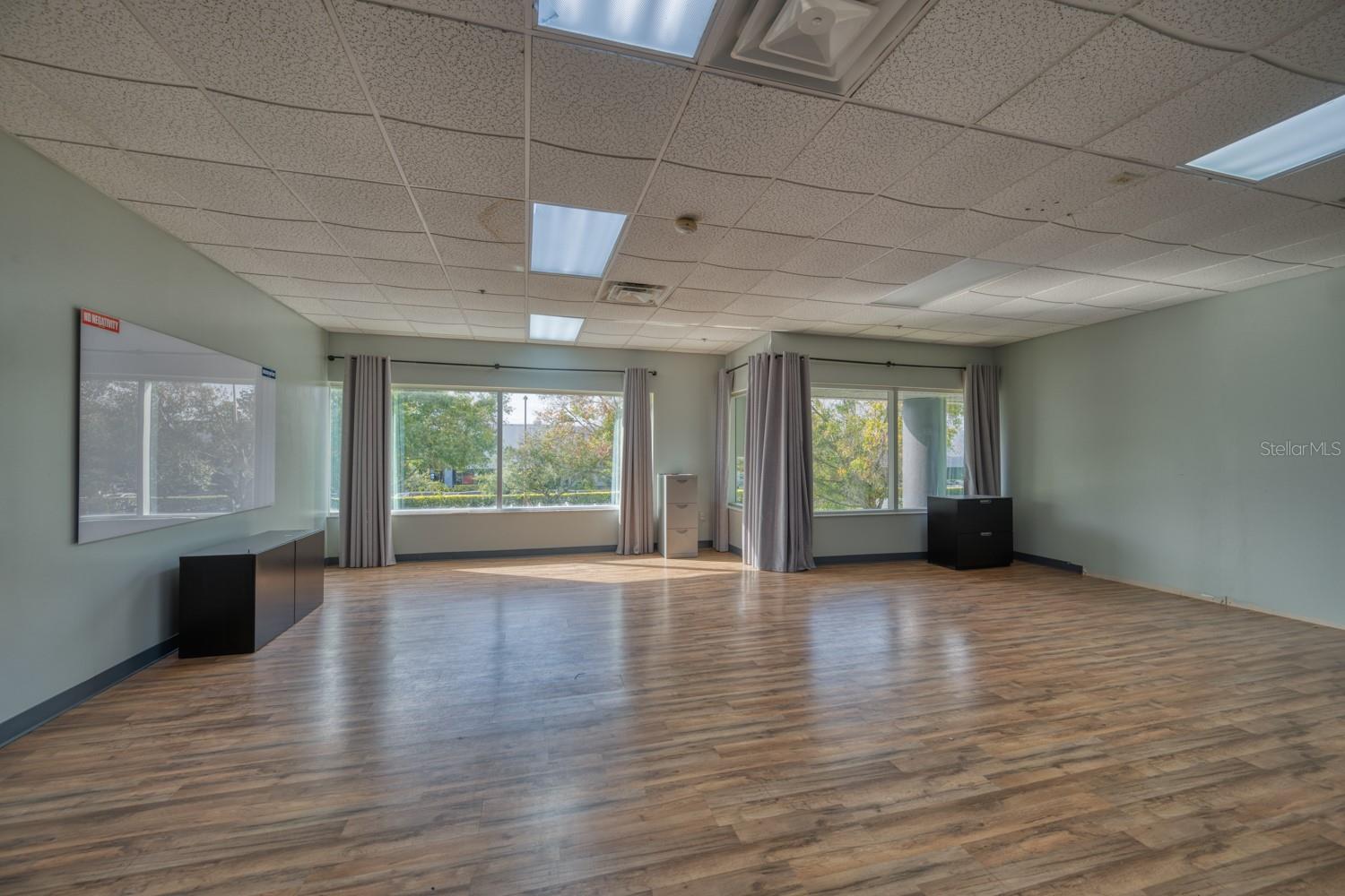 Image 8 of 13 For 7575 Kingspointe Parkway 5